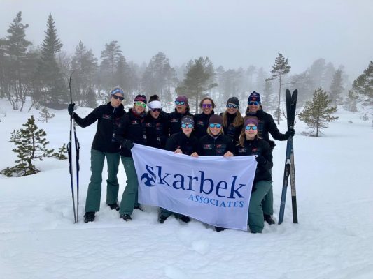 Team of Twelve FW women now heading across the frozen Hardangervidda image